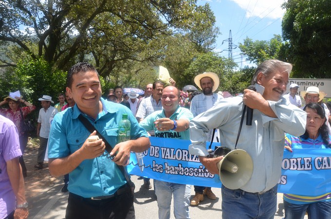 MARCHA BARBOSA 6 Copiar Habitantes de Barbosa le dicen no a la valorización