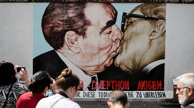 La Historia De Un Beso 631 La Caida Del Muro De Berlin