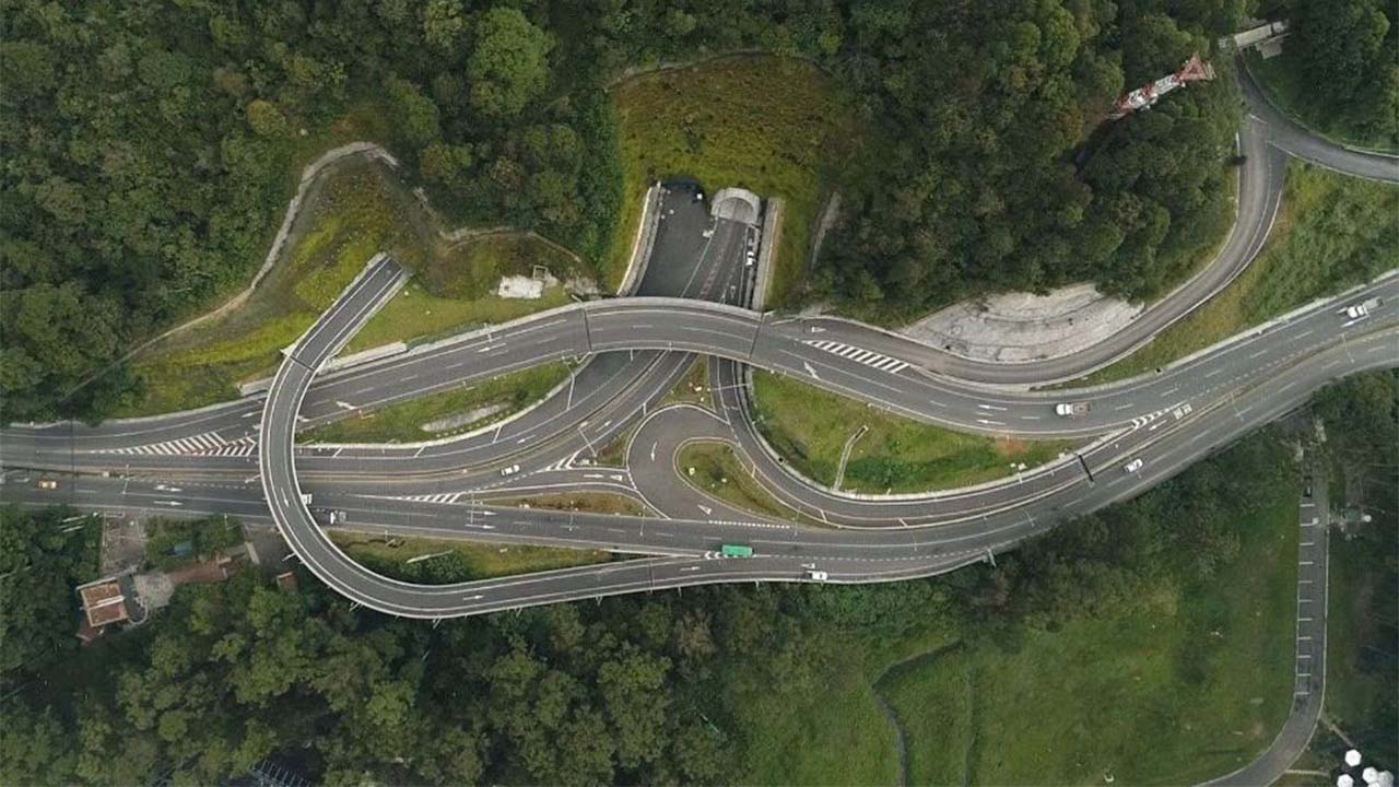 Si va de afán para el aeropuerto siga por Las Palmas: El túnel de Oriente está «con taco»